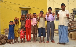 Kỳ lạ “gia đình 24 ngón” ở Ấn Độ